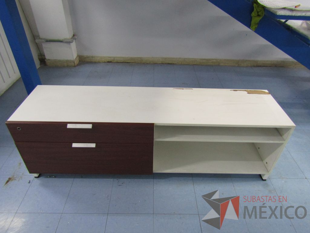 Lote 011 - Credenza con 2 cajones y 1 entrepaño color vino con blanco - Imagen 2