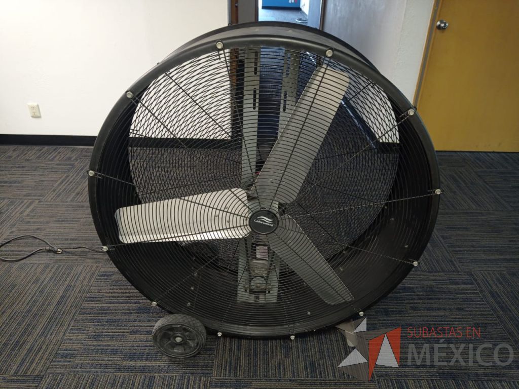 Lote 074 - Ventilador color negro LAKEWOOD