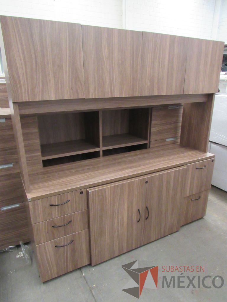 Lote 006 - Credenza de 5 cajones y 2 puertas con librero superior de 4 puertas. - Imagen 6