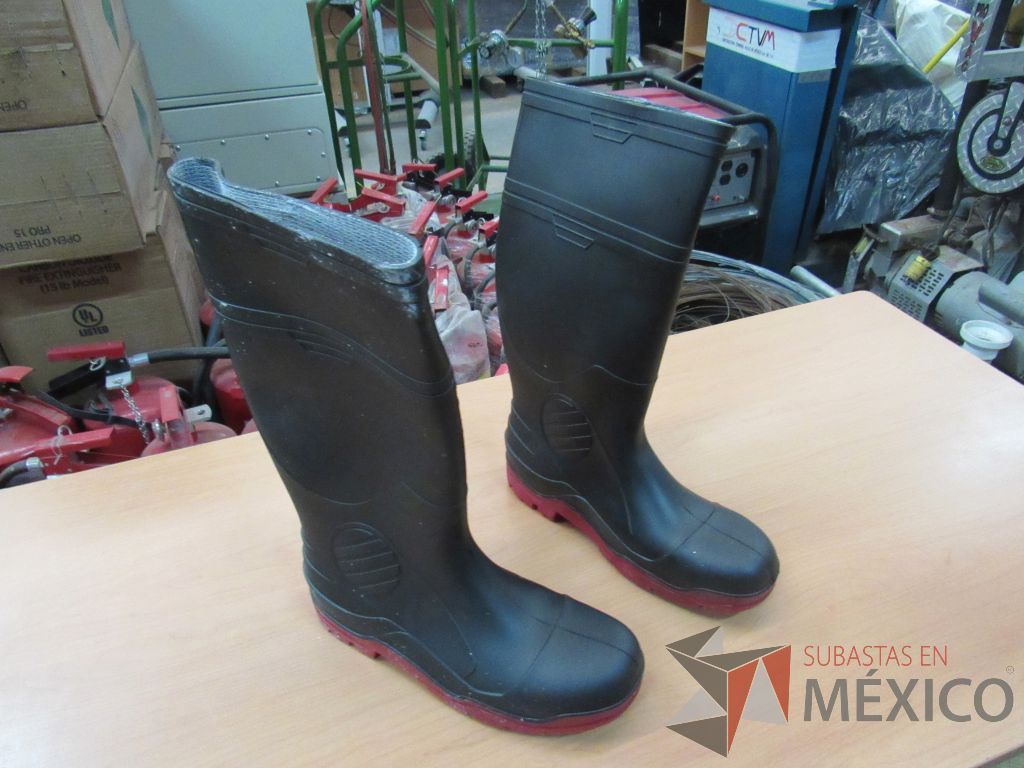 Lote 086 - 4 Extinguidores de gas PQS 6 Kg, 48 Botas de hule, Extinguidor PQS 1 Kg - Imagen 7