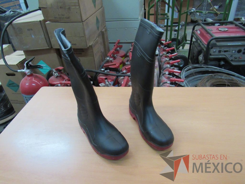 Lote 086 - 4 Extinguidores de gas PQS 6 Kg, 48 Botas de hule, Extinguidor PQS 1 Kg - Imagen 8