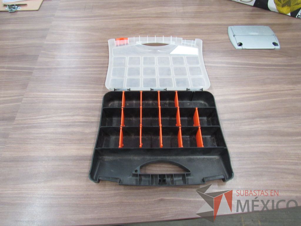 Lote 179 - Organizador de 32 cm y Anaquel metálico de 4 entrepaños