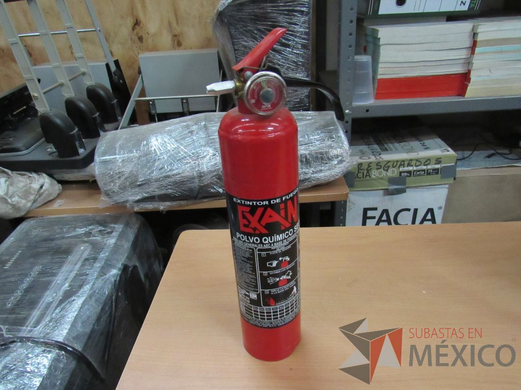 Lote 086 - 4 Extinguidores de gas PQS 6 Kg, 48 Botas de hule, Extinguidor PQS 1 Kg - Imagen 12