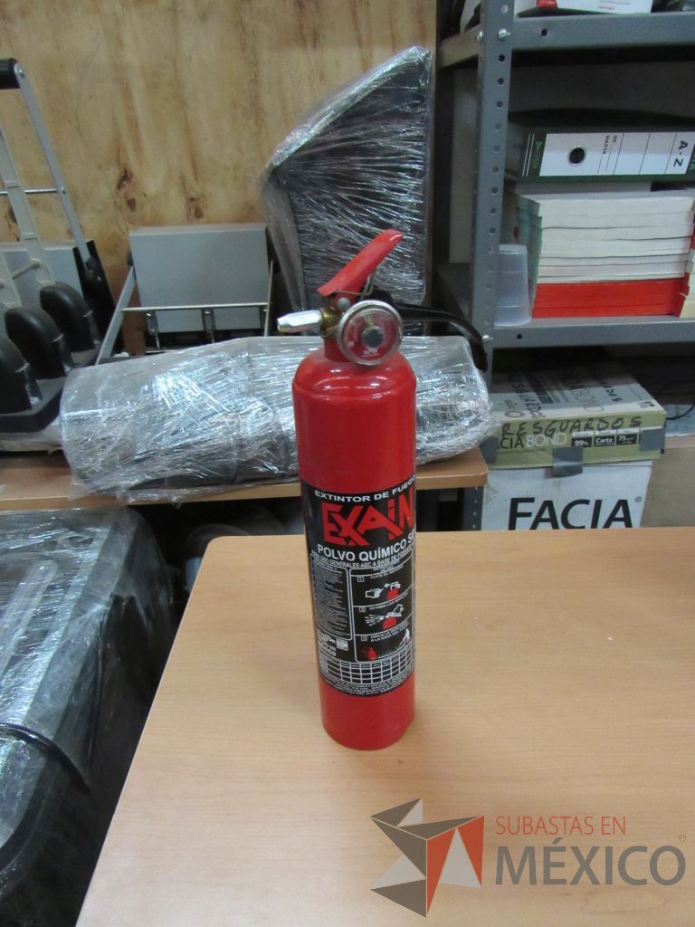 Lote 086 - 4 Extinguidores de gas PQS 6 Kg, 48 Botas de hule, Extinguidor PQS 1 Kg - Imagen 14