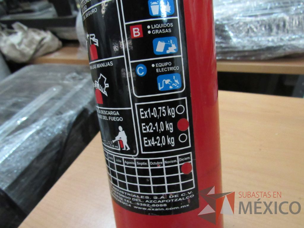 Lote 086 - 4 Extinguidores de gas PQS 6 Kg, 48 Botas de hule, Extinguidor PQS 1 Kg - Imagen 16