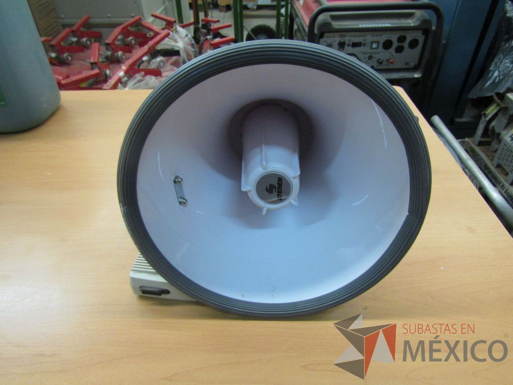 Lote 085 - 12 Detectores de humo, 5 Baston de seguridad, 2 Cargador universal de pilas ... - Imagen 9
