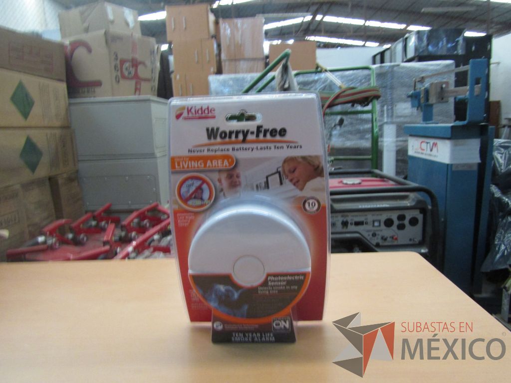 Lote 085 - 12 Detectores de humo, 5 Baston de seguridad, 2 Cargador universal de pilas ... - Imagen 24