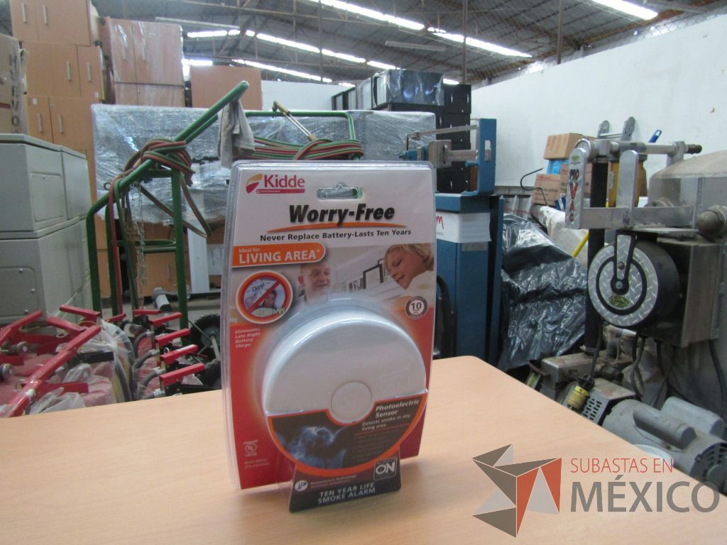 Lote 085 - 12 Detectores de humo, 5 Baston de seguridad, 2 Cargador universal de pilas ... - Imagen 25