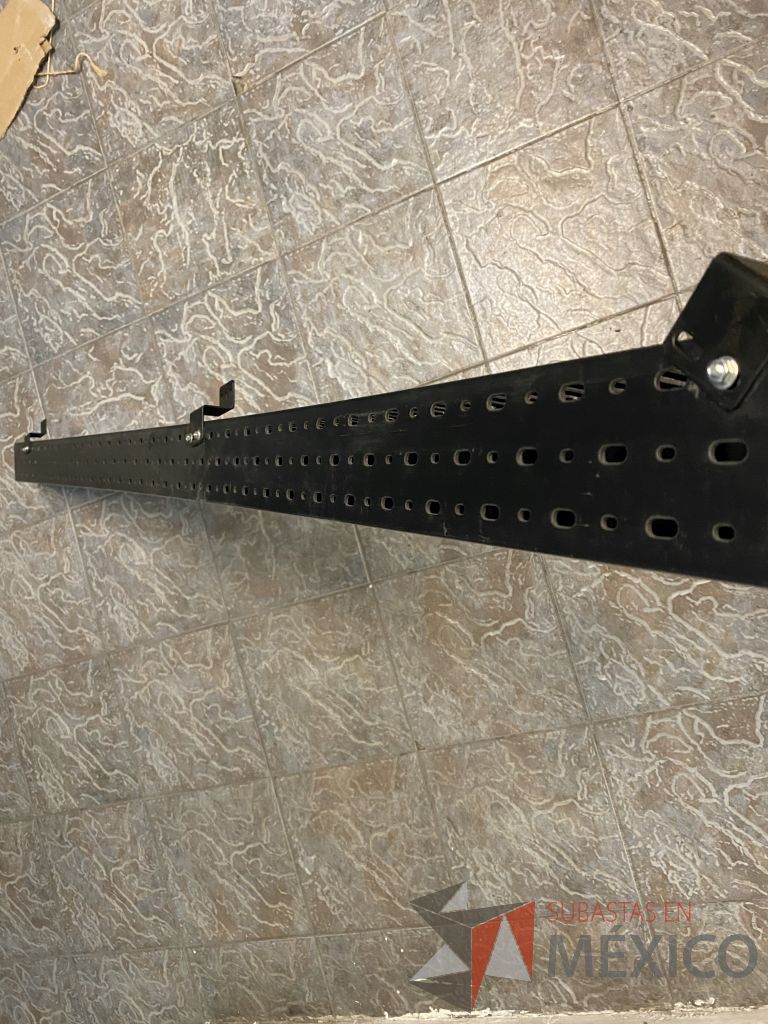 Lote 212 - 15 Panel de parcheo con 48 puertos para cable UTP categoría 6, 4 Rack estándar metálico de 19" para piso de 210 mm ... - Imagen 2
