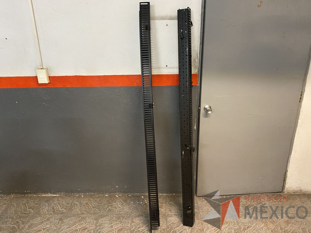 Lote 212 - 15 Panel de parcheo con 48 puertos para cable UTP categoría 6, 4 Rack estándar metálico de 19" para piso de 210 mm ... - Imagen 4