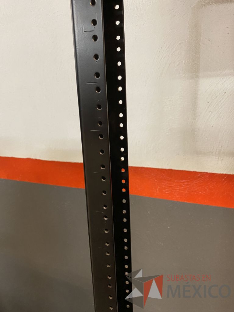 Lote 212 - 15 Panel de parcheo con 48 puertos para cable UTP categoría 6, 4 Rack estándar metálico de 19" para piso de 210 mm ... - Imagen 13