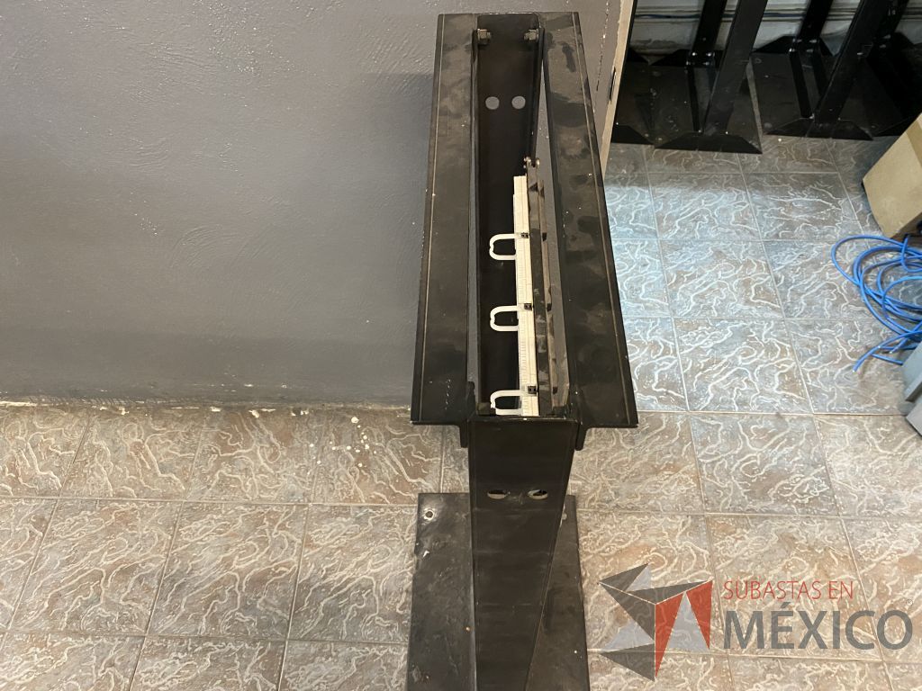 Lote 212 - 15 Panel de parcheo con 48 puertos para cable UTP categoría 6, 4 Rack estándar metálico de 19" para piso de 210 mm ... - Imagen 28