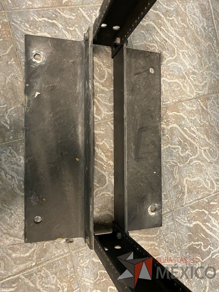 Lote 212 - 15 Panel de parcheo con 48 puertos para cable UTP categoría 6, 4 Rack estándar metálico de 19" para piso de 210 mm ... - Imagen 32