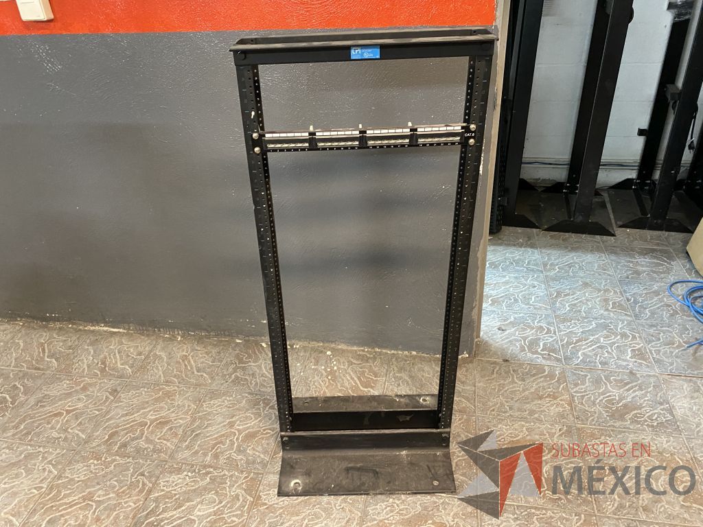 Lote 212 - 15 Panel de parcheo con 48 puertos para cable UTP categoría 6, 4 Rack estándar metálico de 19" para piso de 210 mm ... - Imagen 33
