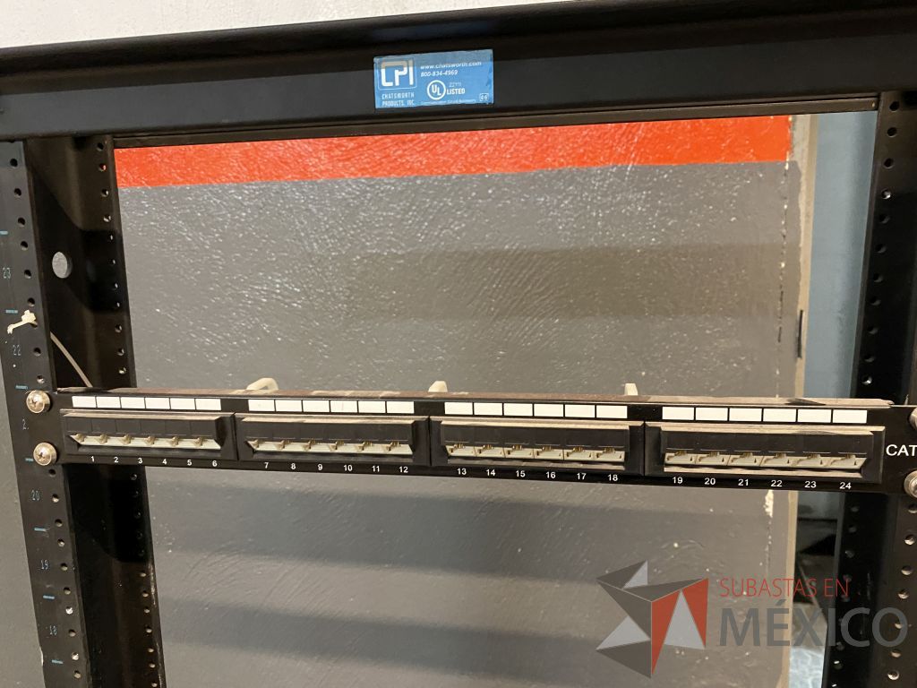 Lote 212 - 15 Panel de parcheo con 48 puertos para cable UTP categoría 6, 4 Rack estándar metálico de 19" para piso de 210 mm ... - Imagen 35