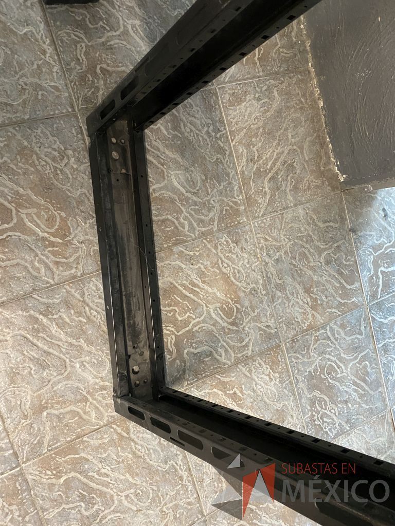 Lote 212 - 15 Panel de parcheo con 48 puertos para cable UTP categoría 6, 4 Rack estándar metálico de 19" para piso de 210 mm ... - Imagen 38