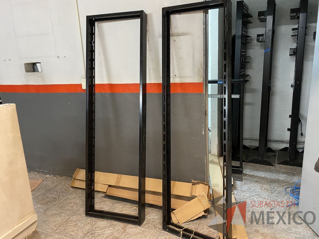 Lote 212 - 15 Panel de parcheo con 48 puertos para cable UTP categoría 6, 4 Rack estándar metálico de 19" para piso de 210 mm ...