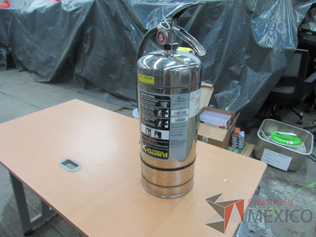 Lote 086 - 4 Extinguidores de gas PQS 6 Kg, 48 Botas de hule, Extinguidor PQS 1 Kg - Imagen 5