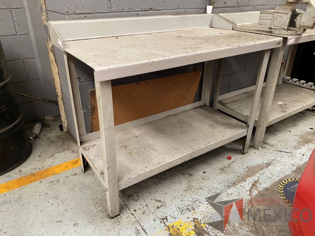 Lote 086 - Mesa de trabajo metálica con 1 entrepaño color gris - Imagen 3