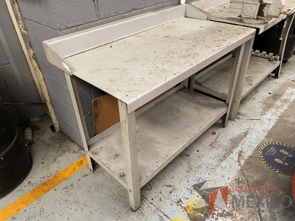 Lote 086 - Mesa de trabajo metálica con 1 entrepaño color gris - Imagen 4