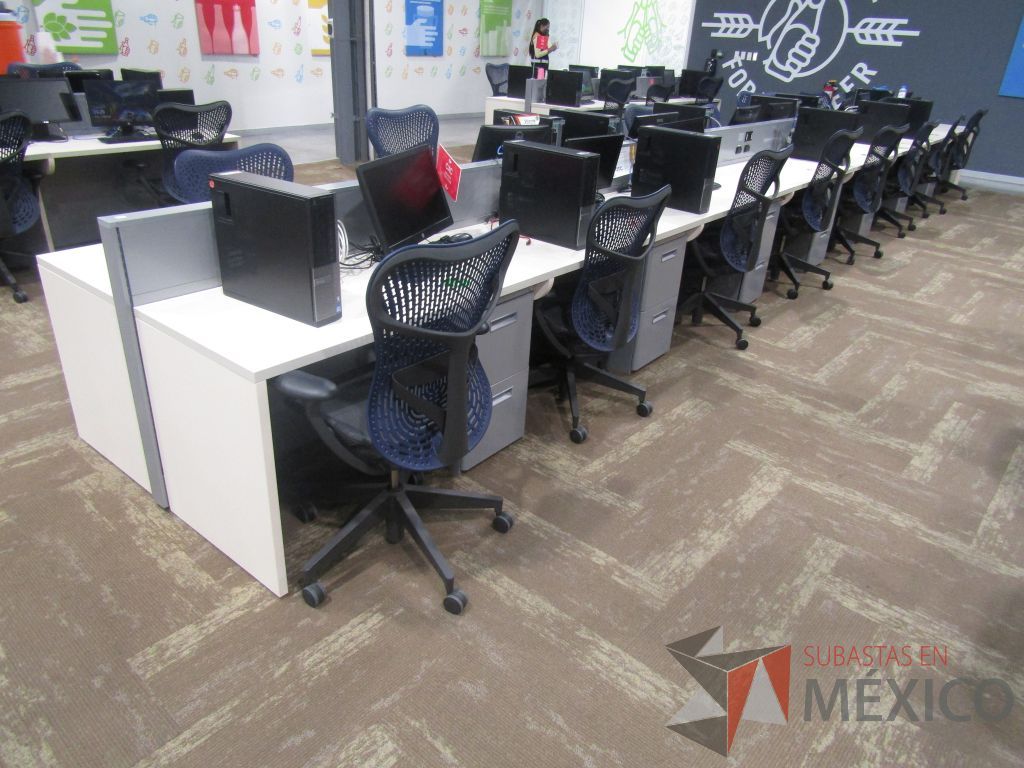 Lote 003 - 10 Estaciones de trabajo de mampara baja para 8 personas con 8 archiveros de 2 y 3 cajones. - Imagen 5