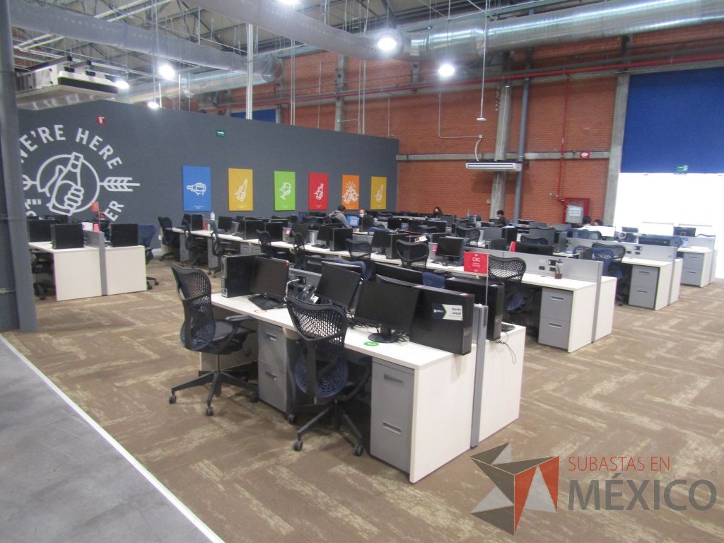 Lote 007 - Estación de trabajo para 10 personas de mampara baja con 10 archiveros de 2 y 3 cajones. - Imagen 3