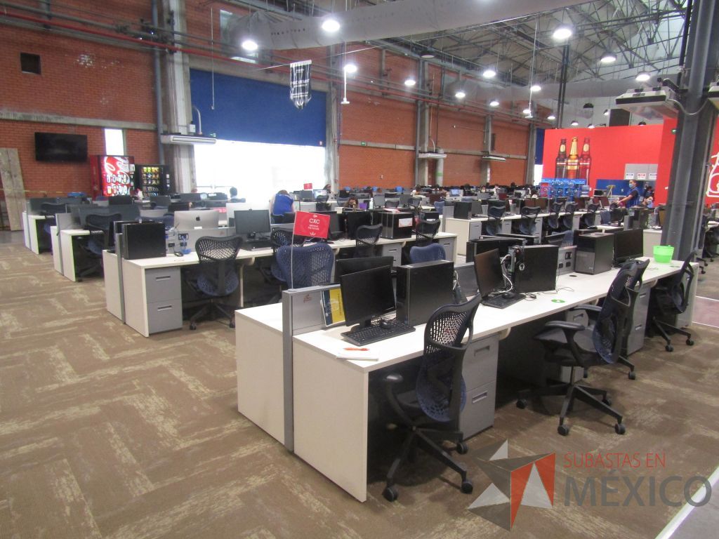 Lote 007 - Estación de trabajo para 10 personas de mampara baja con 10 archiveros de 2 y 3 cajones. - Imagen 4
