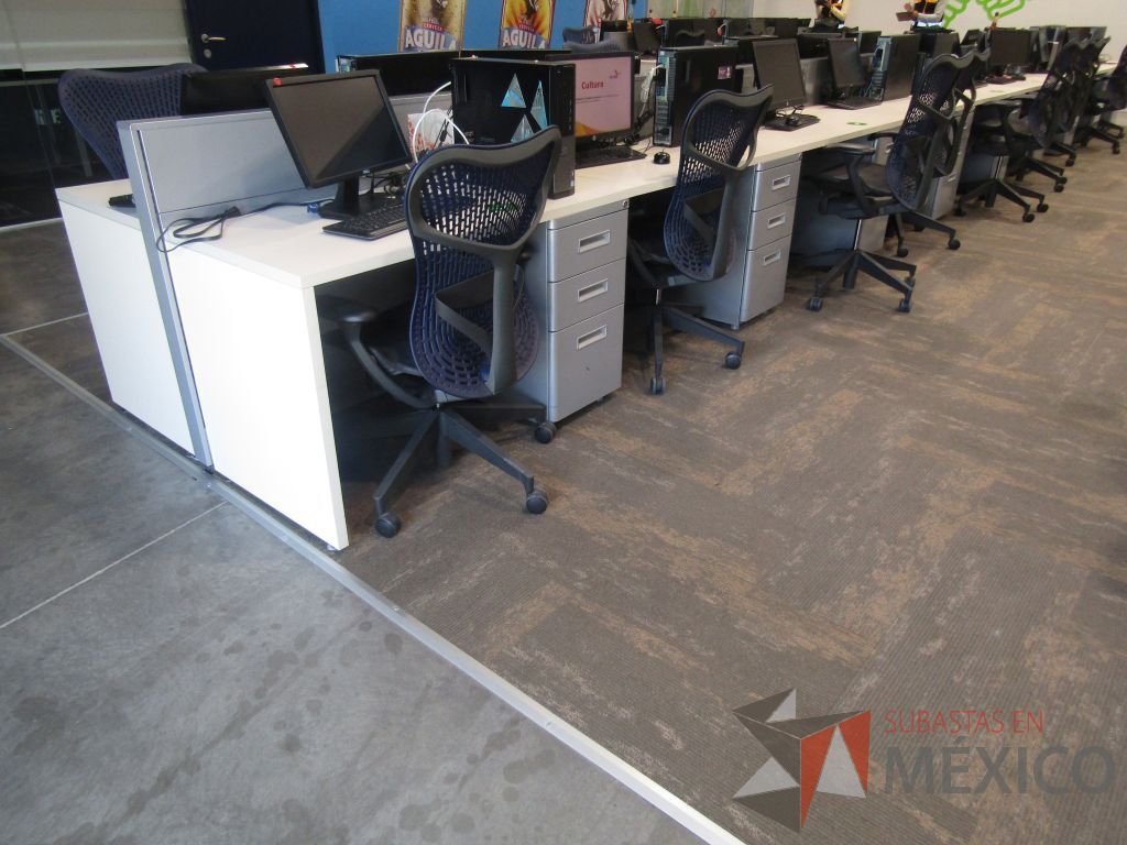 Lote 007 - Estación de trabajo para 10 personas de mampara baja con 10 archiveros de 2 y 3 cajones. - Imagen 15