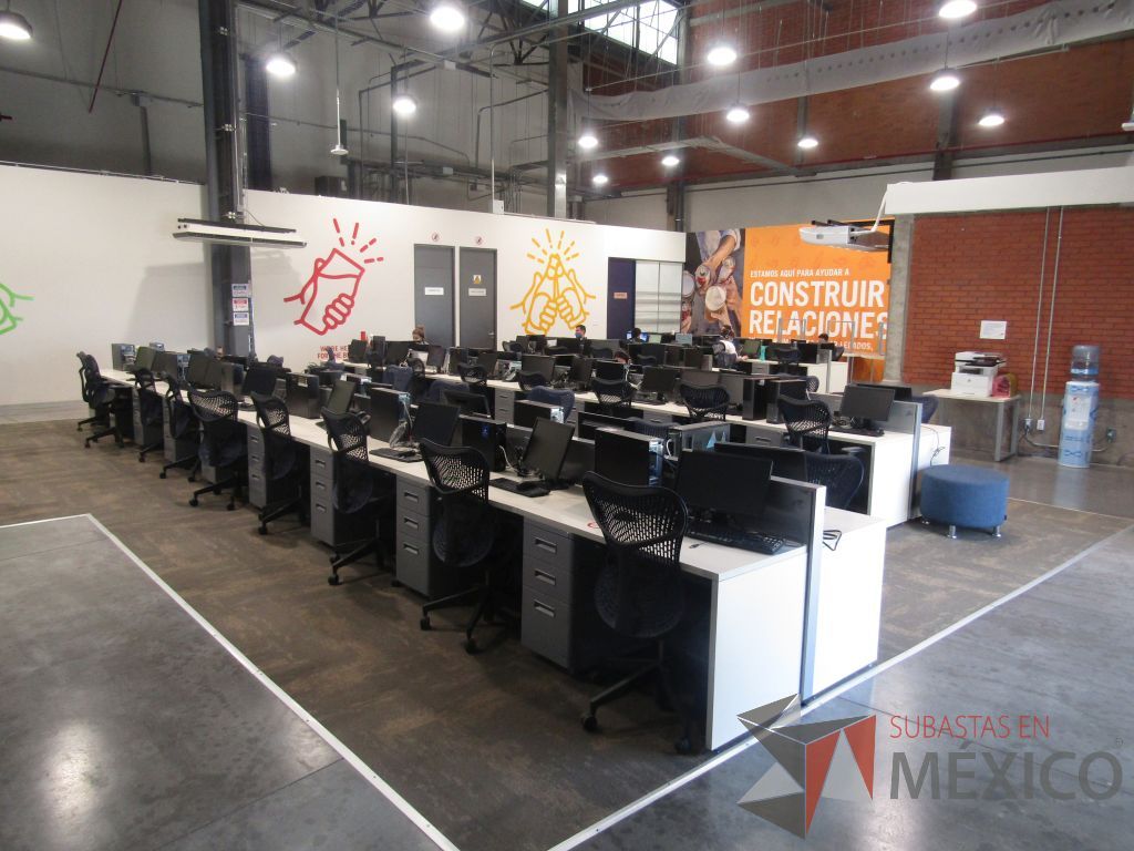 Lote 007 - Estación de trabajo para 10 personas de mampara baja con 10 archiveros de 2 y 3 cajones. - Imagen 18