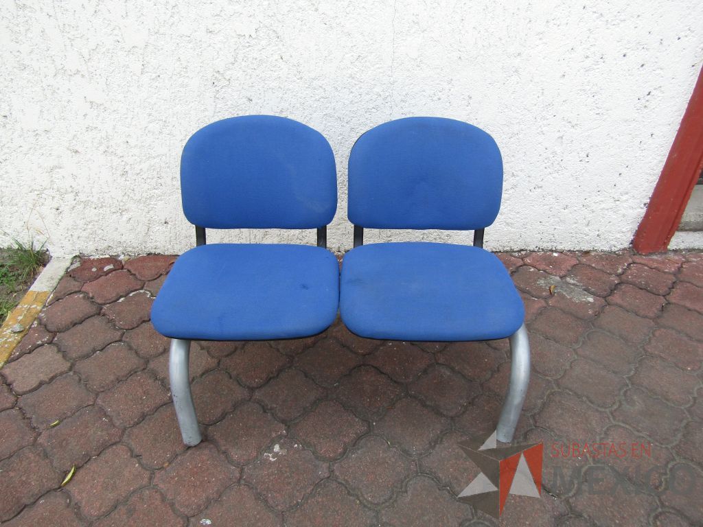 Lote 065 - 2 Bancas de espera de 2 plazas, asiento y respaldo en tela color azul