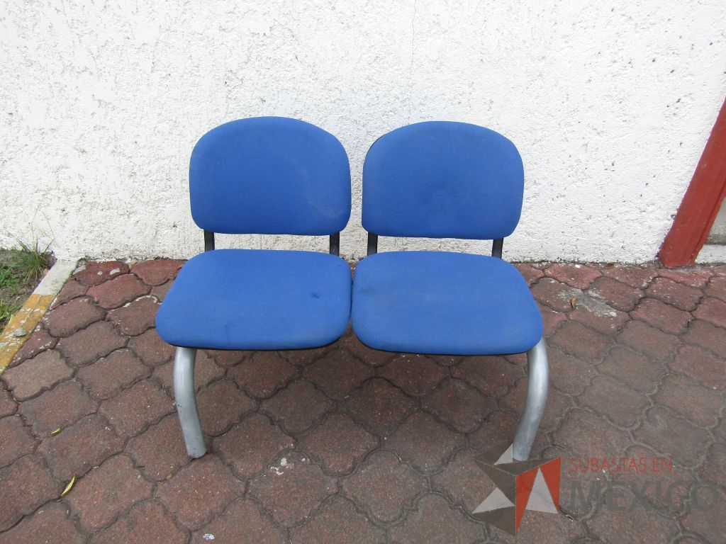 Lote 065 - 2 Bancas de espera de 2 plazas, asiento y respaldo en tela color azul - Imagen 2
