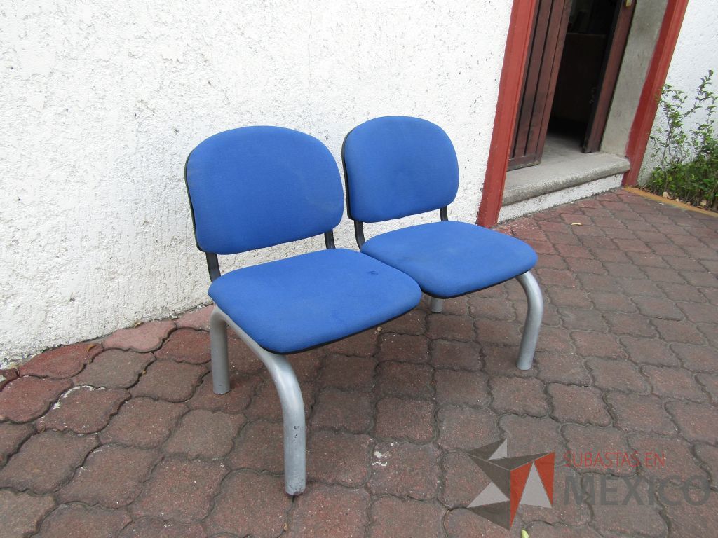 Lote 020 - 2 Bancas de espera de 2 plazas, asiento y respaldo en tela color azul - Imagen 3