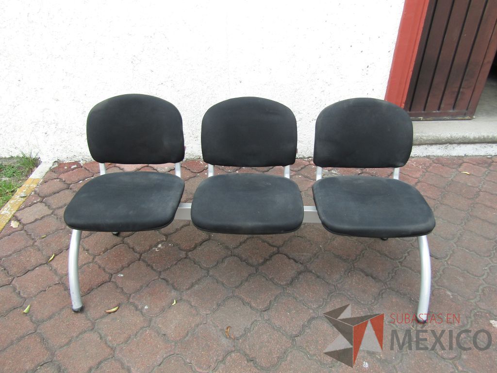 Lote 066 - Banca de espera de 3 plazas, asiento y respaldo en tela color negro - Imagen 2
