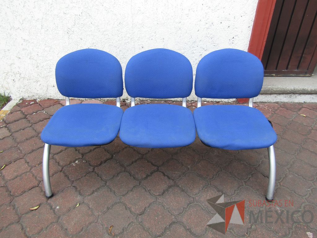Lote 067 - 2 Bancas de espera de 3 plazas, asiento y respaldo en tela color azul - Imagen 2