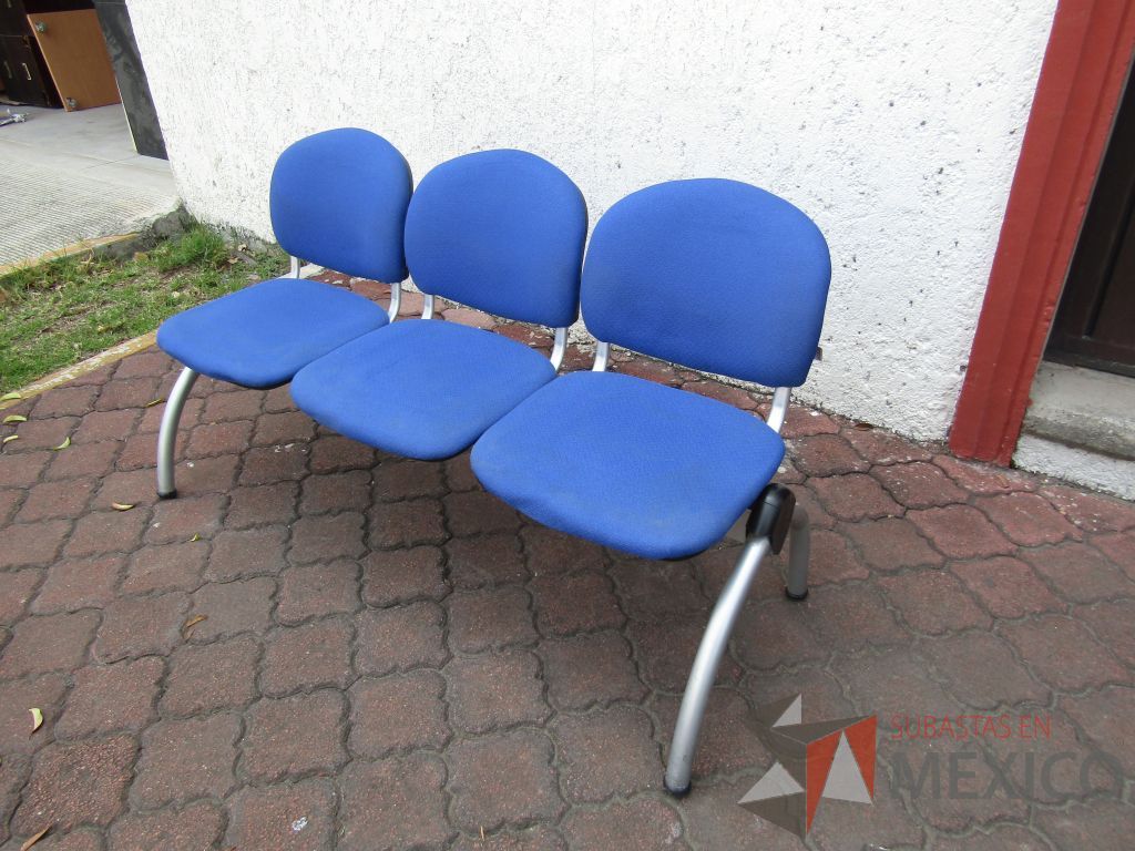 Lote 067 - 2 Bancas de espera de 3 plazas, asiento y respaldo en tela color azul - Imagen 3
