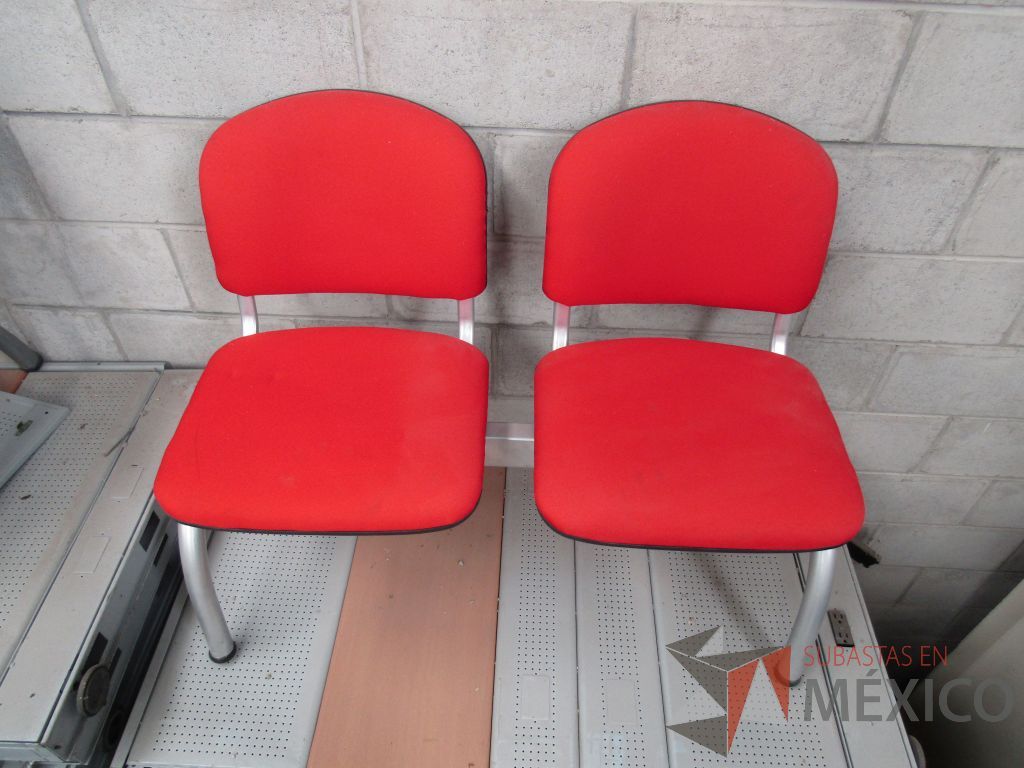 Lote 022 - Banca de espera de 2 plazas, asiento y respaldo en tela color rojo - Imagen 2