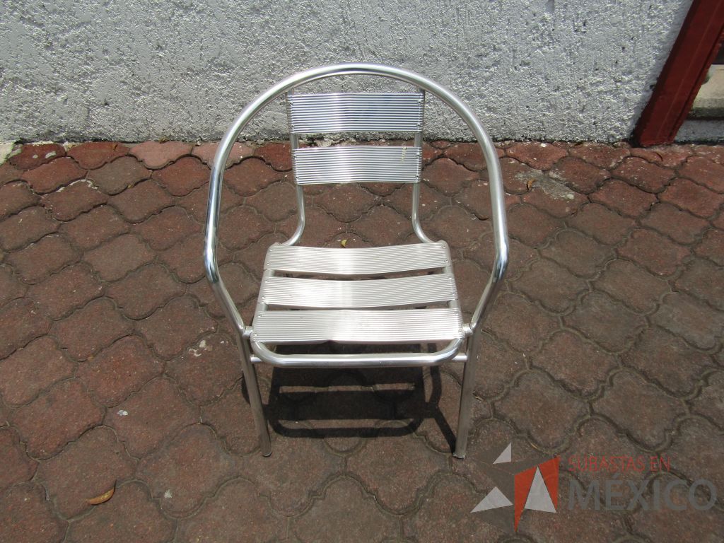 Lote 044 - 2 Sillas fijas, asiento y respaldo metálico color gris - Imagen 2