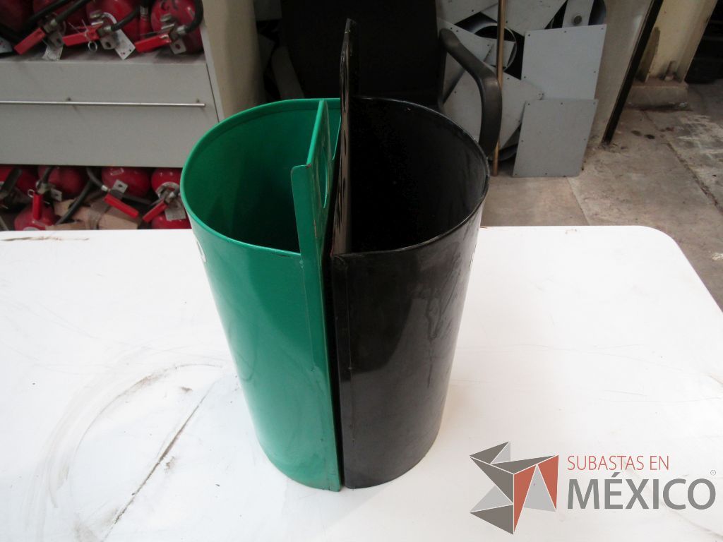Lote 078 - 50 Botes de basura metálicos color verde - Imagen 4