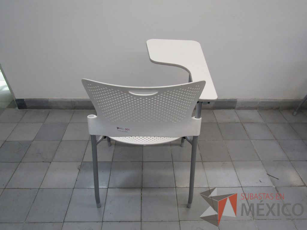 Lote 012 - 5 Sillas fijas con paleta, asiento y respaldo en plástico color blanco. - Imagen 4