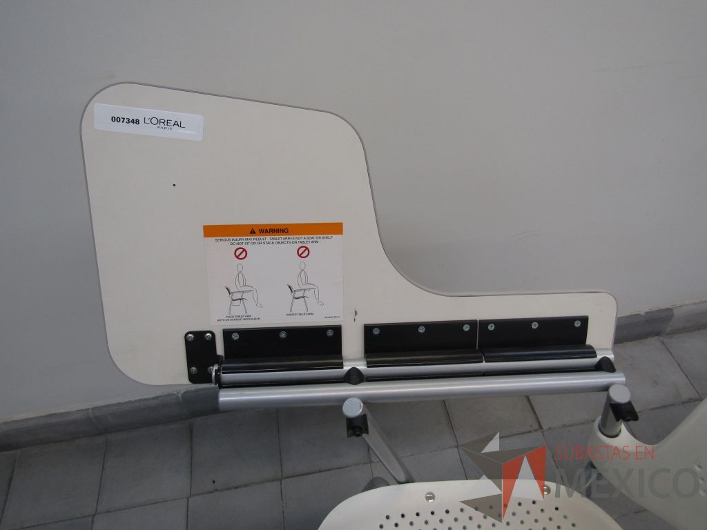Lote 012 - 5 Sillas fijas con paleta, asiento y respaldo en plástico color blanco. - Imagen 6