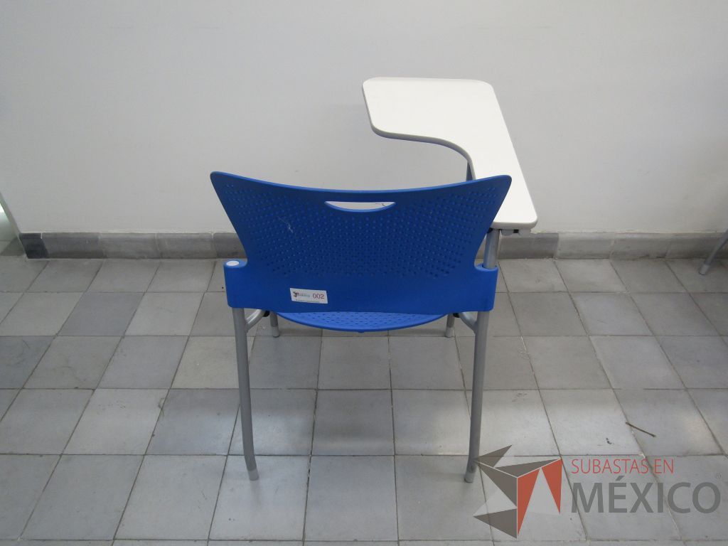 Lote 037 - 5 Sillas fijas con paleta, asiento y respaldo en plástico color azul - Imagen 3
