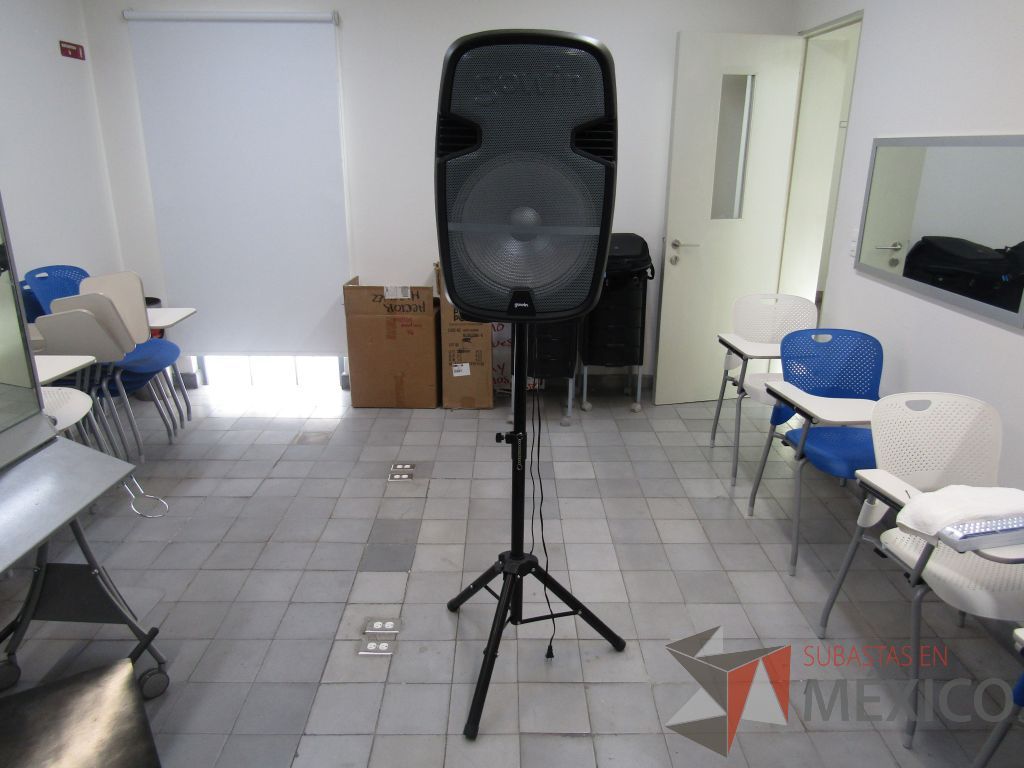 Lote 004 - Bocina con tripié GOWIN - Imagen 2