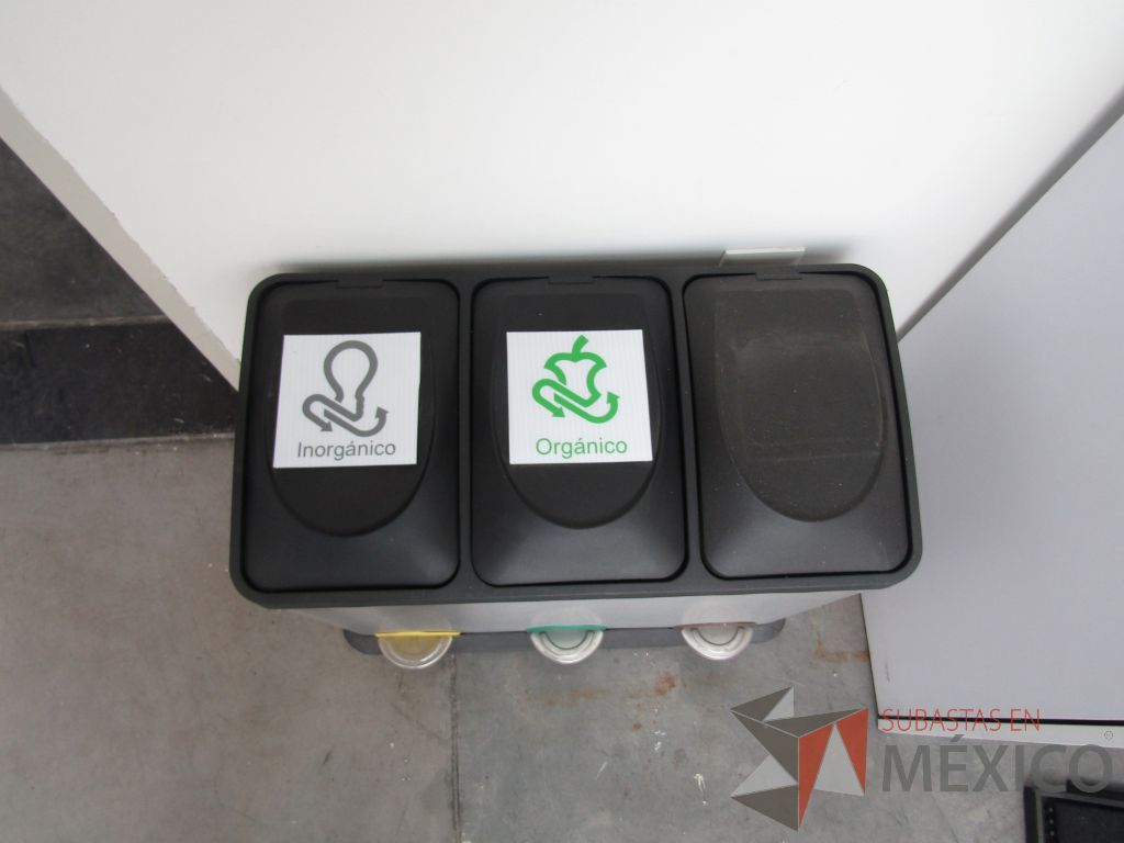 Lote 016 - Bote de basura metálico con 3 pedales - Imagen 8