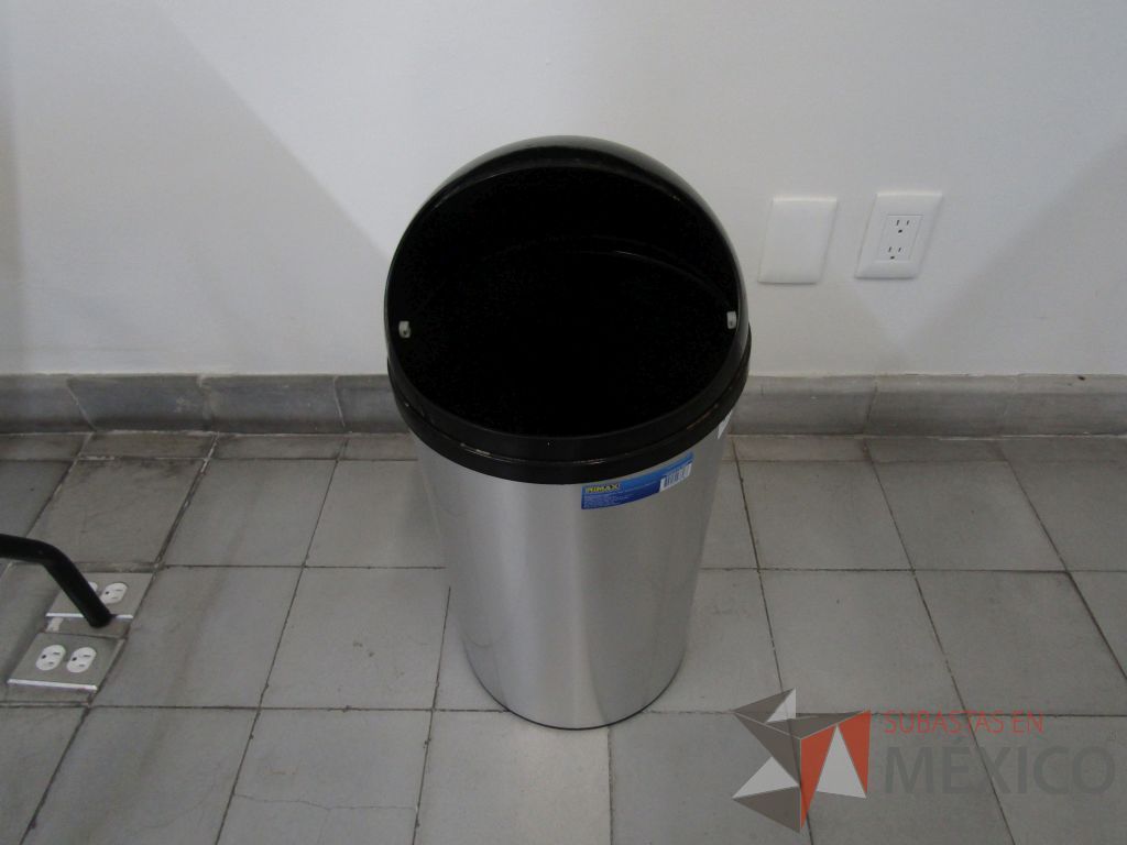 Lote 017 - 2 Bote de basura metálico - Imagen 2