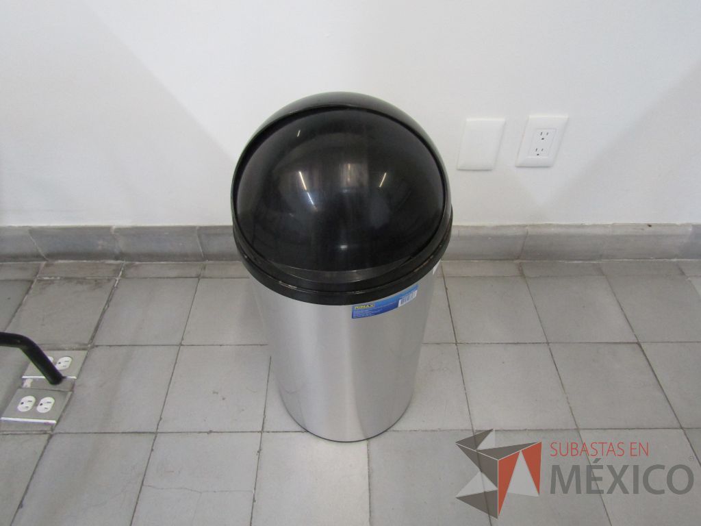 Lote 017 - 2 Bote de basura metálico - Imagen 3