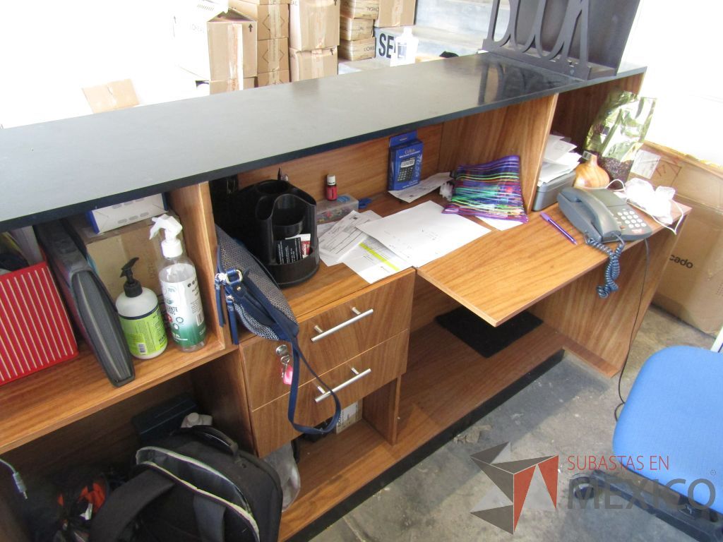 Lote 039 - Mueble de recepción con 2 cajones - Imagen 4