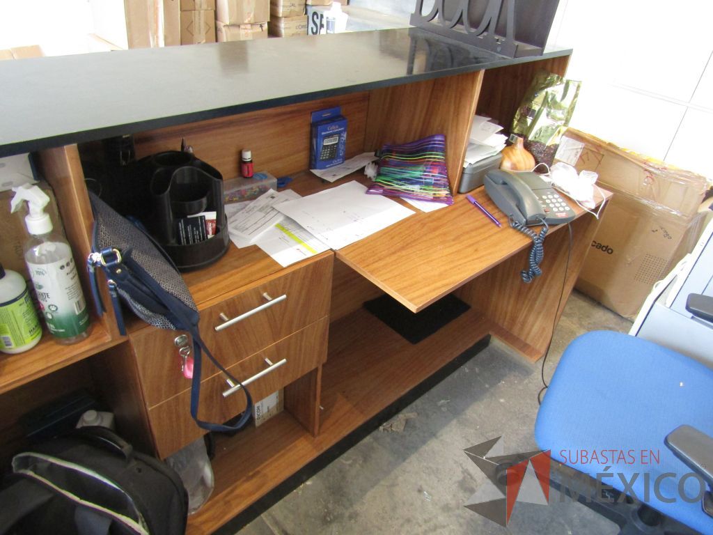 Lote 039 - Mueble de recepción con 2 cajones - Imagen 6