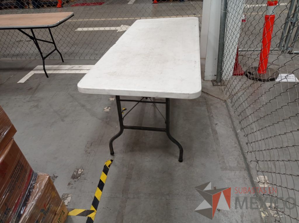 Lote 005 - 2 Tablones plegables de plástico y estructura de metal y patas - Imagen 11