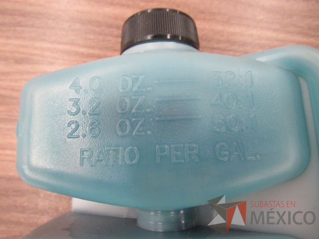Lote 027 - 5 litros de antiséptico, 2 litros de aceite - Imagen 15