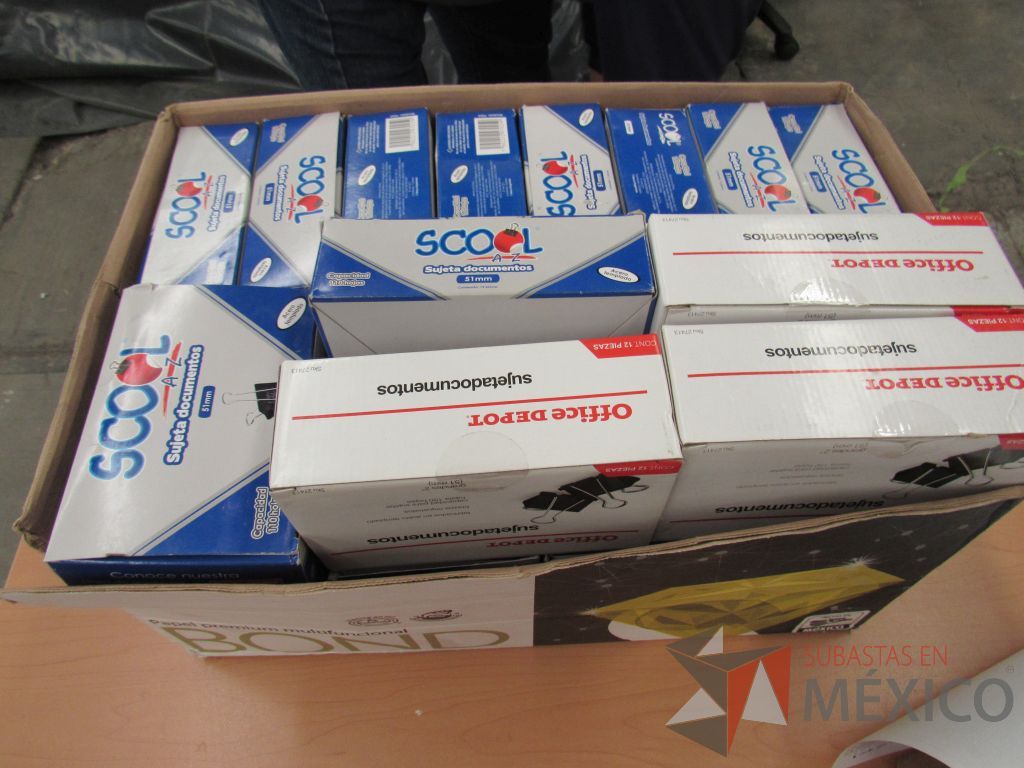 Lote 098 - Sujetadores, protectores y paquetes de sujeta documentos - Imagen 12